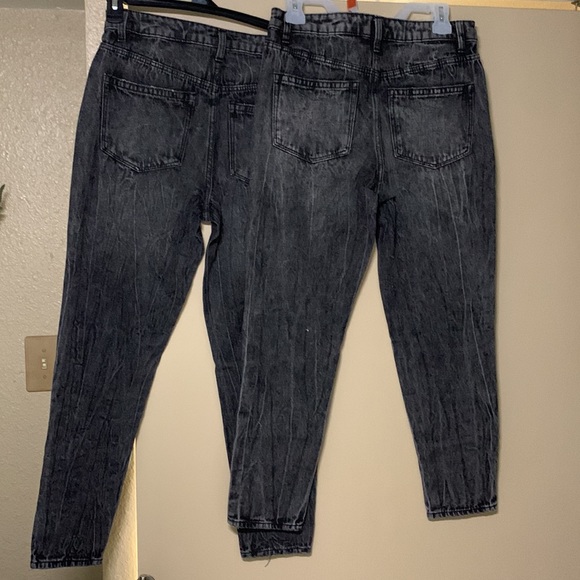 2//$17 size 7 High Rise Mom Jeans. NWT - Picture 2 of 10